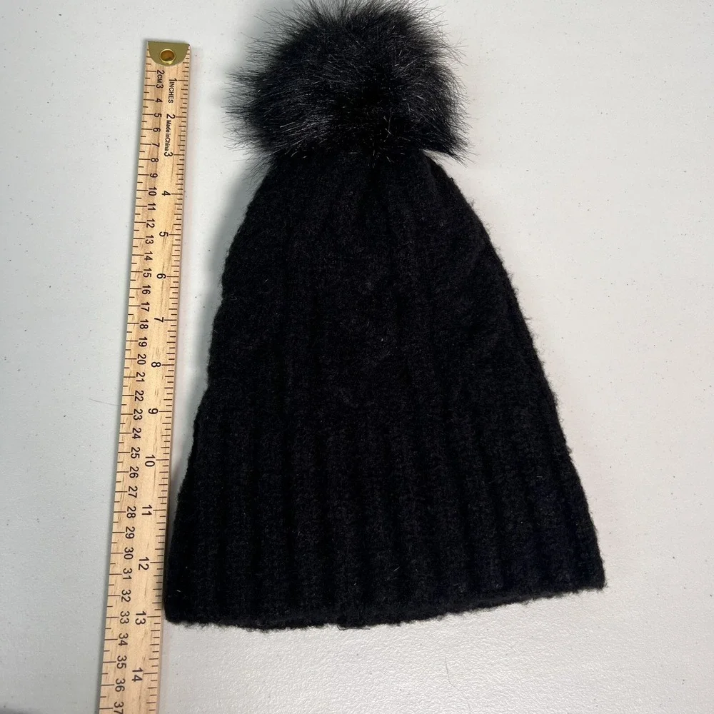 Cable Knit Black Beanie Fur Pom Womens One Size Classic Minimalist Luxury